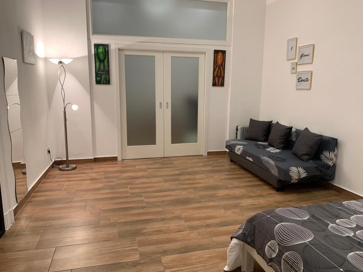 I Gironi Di Dante Apartment Наполи Екстериор снимка
