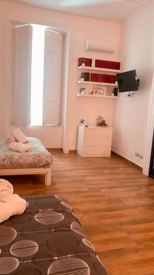 I Gironi Di Dante Apartment Наполи Екстериор снимка